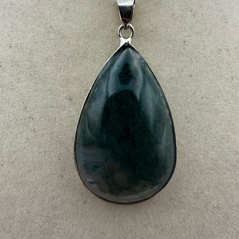 Moss Agate Teardrop Pendant Necklace on Silver Plated Box Chain - Picture 2 of 9